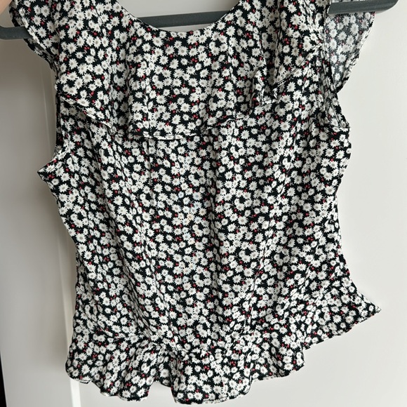 Button floral top. - Picture 4 of 5